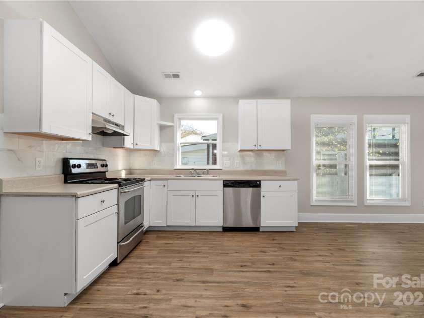 130 Charlotte Street, Mooresville, NC 28115.  MLS# CAR4228637, YatesRealty ID 11599. 