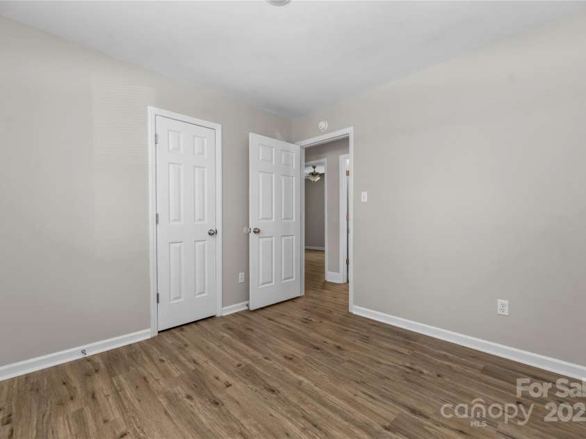 130 Charlotte Street, Mooresville, NC 28115.  MLS# CAR4228637, YatesRealty ID 11599. 