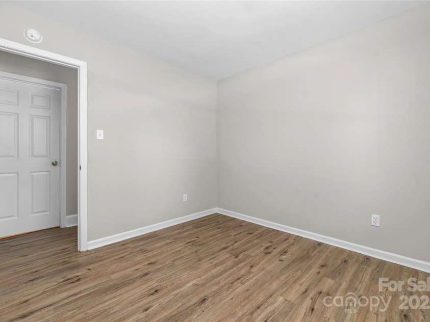 130 Charlotte Street, Mooresville, NC 28115.  MLS# CAR4228637, YatesRealty ID 11599. 