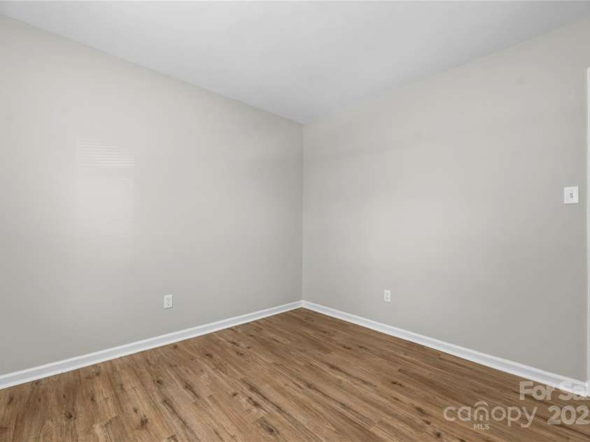130 Charlotte Street, Mooresville, NC 28115.  MLS# CAR4228637, YatesRealty ID 11599. 