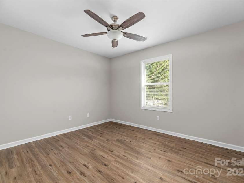 130 Charlotte Street, Mooresville, NC 28115.  MLS# CAR4228637, YatesRealty ID 11599. 