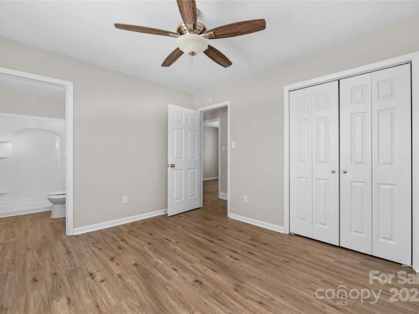 130 Charlotte Street, Mooresville, NC 28115.  MLS# CAR4228637, YatesRealty ID 11599. 