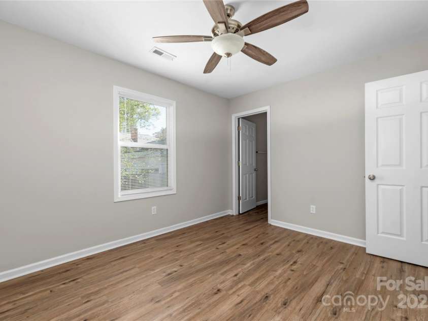 130 Charlotte Street, Mooresville, NC 28115.  MLS# CAR4228637, YatesRealty ID 11599. 