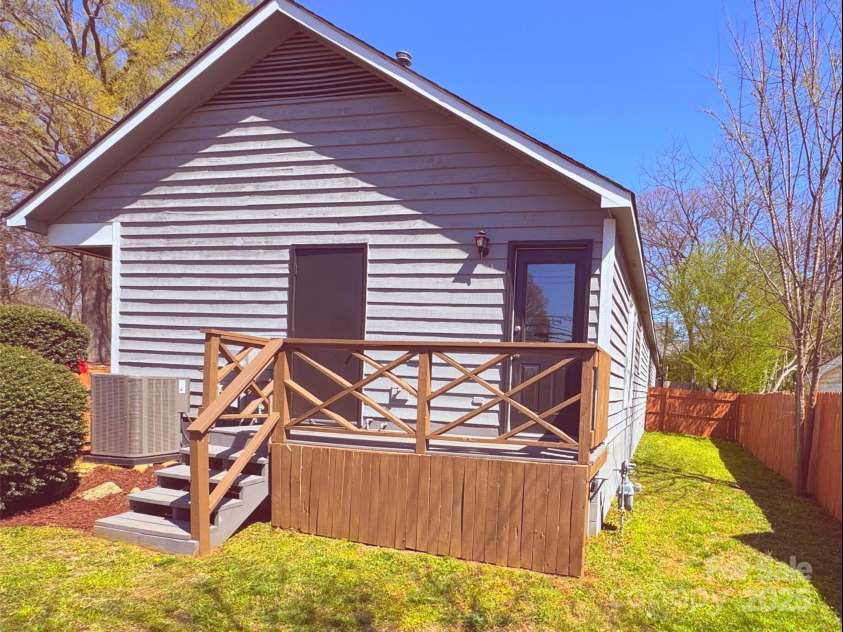 130 Charlotte Street, Mooresville, NC 28115.  MLS# CAR4228637, YatesRealty ID 11599. 
