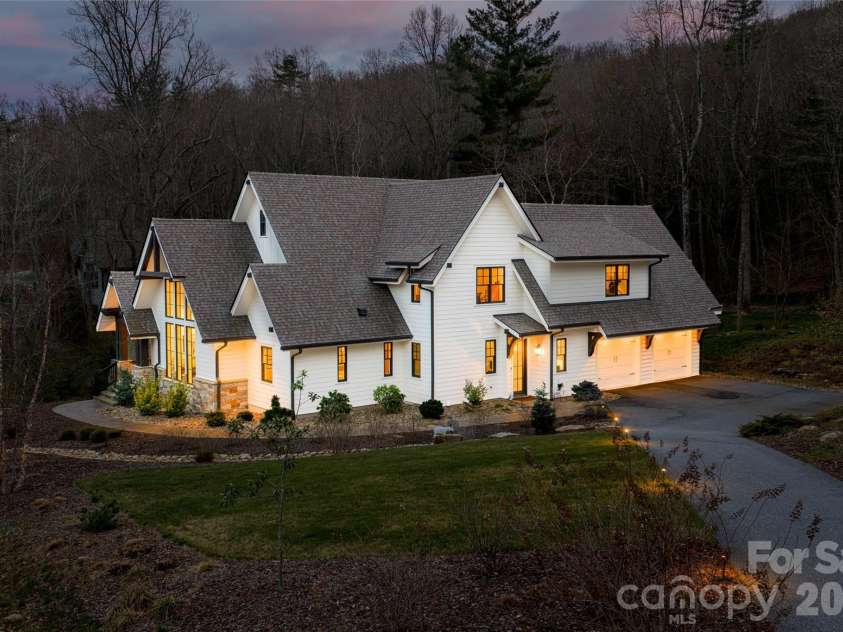 450 Barrington Drive, Asheville, NC 28803.  MLS# CAR4357746, YatesRealty ID 11599. 