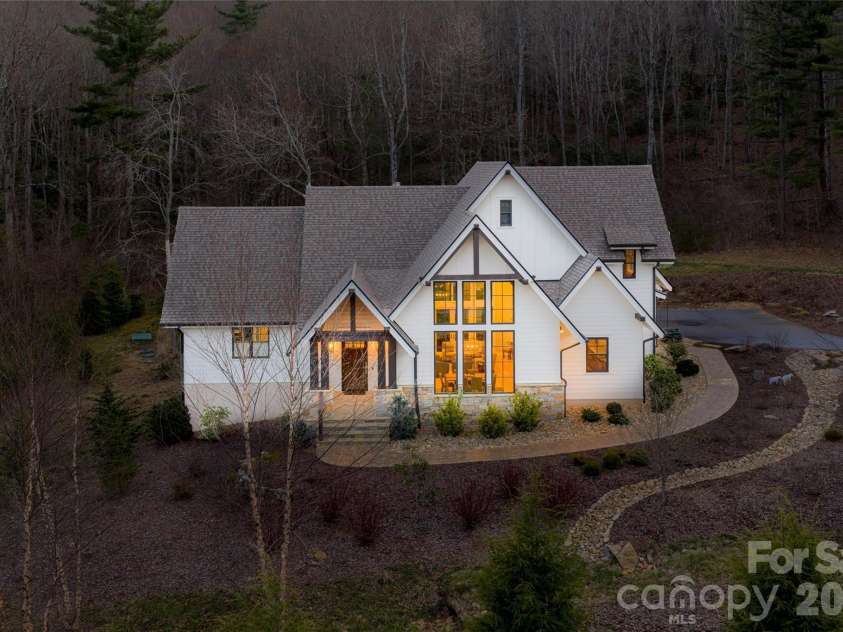 450 Barrington Drive, Asheville, NC 28803.  MLS# CAR4357746, YatesRealty ID 11599. 