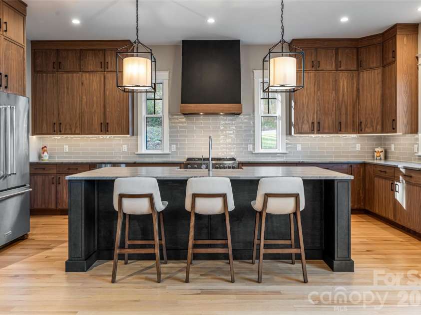 450 Barrington Drive, Asheville, NC 28803.  MLS# CAR4357746, YatesRealty ID 11599. 