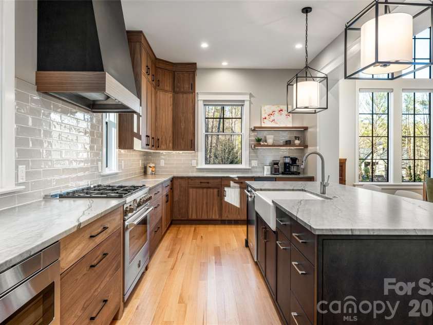 450 Barrington Drive, Asheville, NC 28803.  MLS# CAR4357746, YatesRealty ID 11599. 