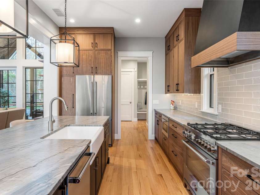 450 Barrington Drive, Asheville, NC 28803.  MLS# CAR4357746, YatesRealty ID 11599. 