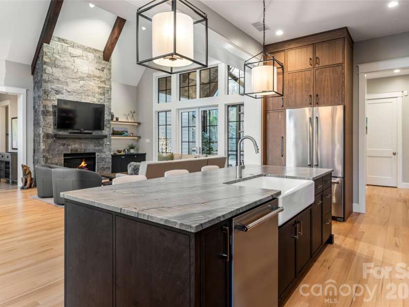 450 Barrington Drive, Asheville, NC 28803.  MLS# CAR4357746, YatesRealty ID 11599. 