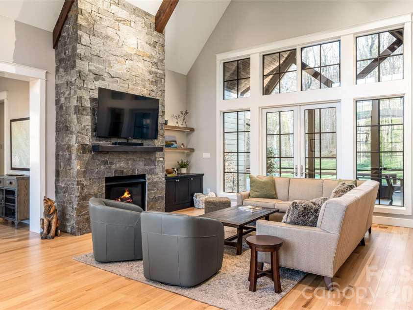 450 Barrington Drive, Asheville, NC 28803.  MLS# CAR4357746, YatesRealty ID 11599. 