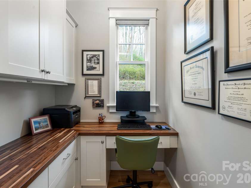 450 Barrington Drive, Asheville, NC 28803.  MLS# CAR4357746, YatesRealty ID 11599. 