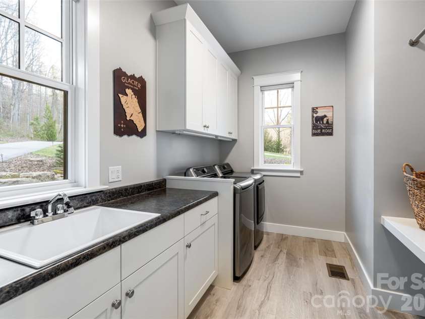 450 Barrington Drive, Asheville, NC 28803.  MLS# CAR4357746, YatesRealty ID 11599. 
