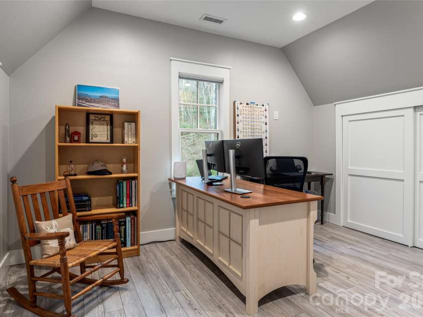450 Barrington Drive, Asheville, NC 28803.  MLS# CAR4357746, YatesRealty ID 11599. 