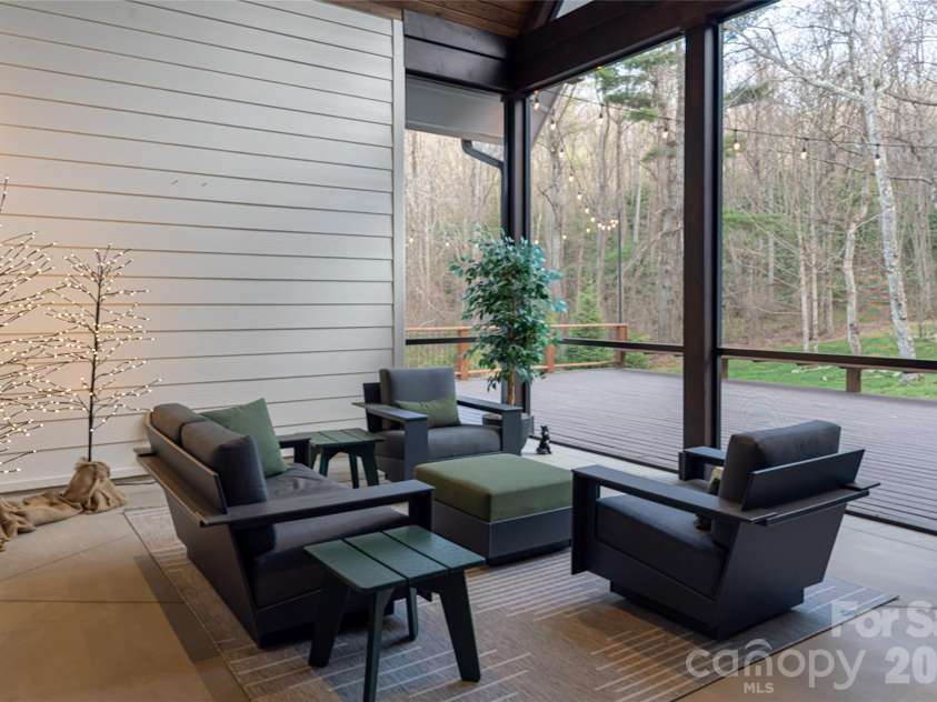 450 Barrington Drive, Asheville, NC 28803.  MLS# CAR4357746, YatesRealty ID 11599. 