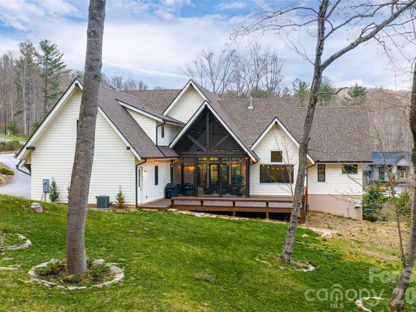 450 Barrington Drive, Asheville, NC 28803.  MLS# CAR4357746, YatesRealty ID 11599. 