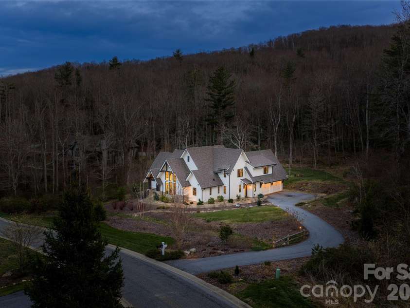 450 Barrington Drive, Asheville, NC 28803.  MLS# CAR4357746, YatesRealty ID 11599. 