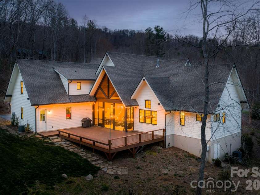 450 Barrington Drive, Asheville, NC 28803.  MLS# CAR4357746, YatesRealty ID 11599. 