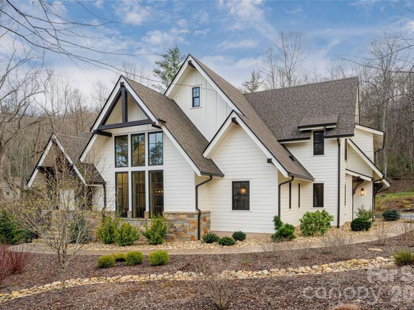 450 Barrington Drive, Asheville, NC 28803.  MLS# CAR4357746, YatesRealty ID 11599. 
