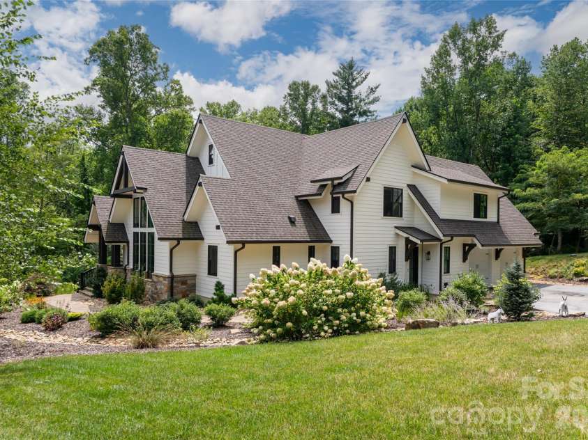 450 Barrington Drive, Asheville, NC 28803.  MLS# CAR4357746, YatesRealty ID 11599. 
