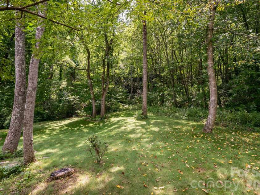 450 Barrington Drive, Asheville, NC 28803.  MLS# CAR4357746, YatesRealty ID 11599. 