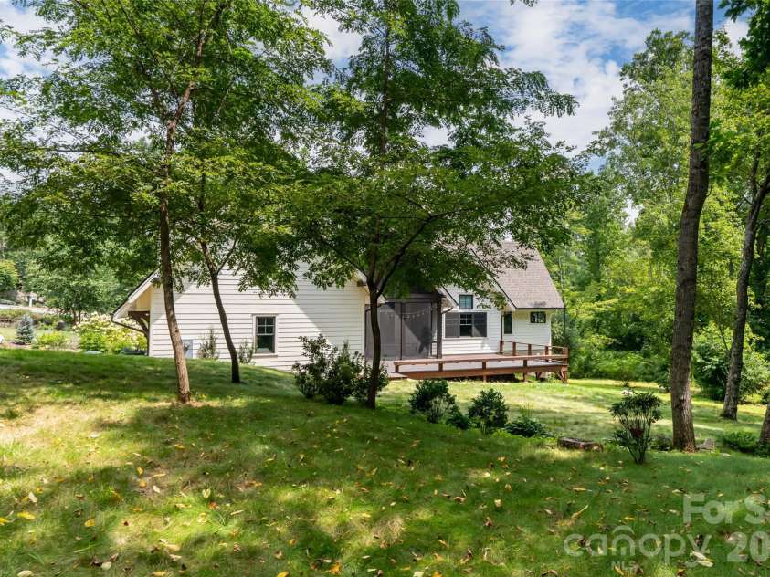450 Barrington Drive, Asheville, NC 28803.  MLS# CAR4357746, YatesRealty ID 11599. 