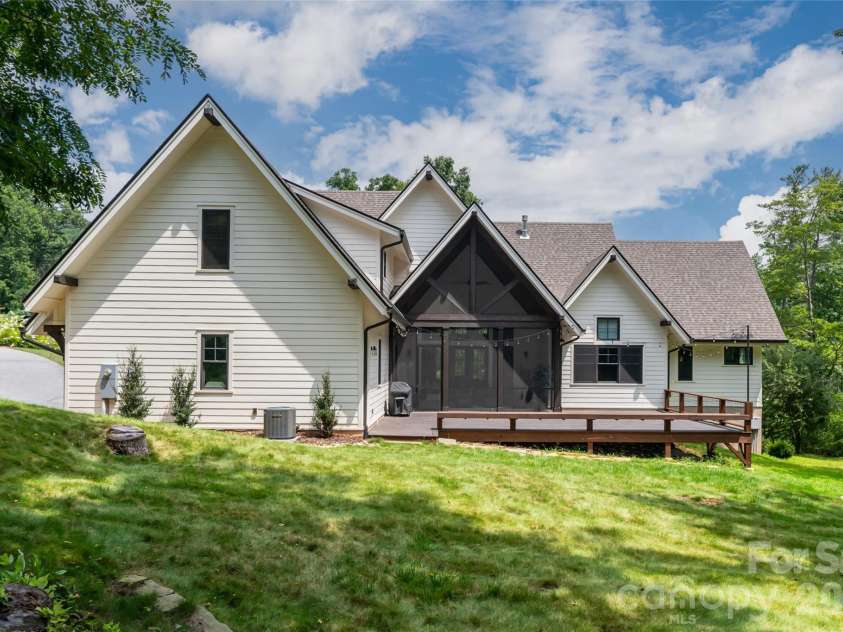 450 Barrington Drive, Asheville, NC 28803.  MLS# CAR4357746, YatesRealty ID 11599. 