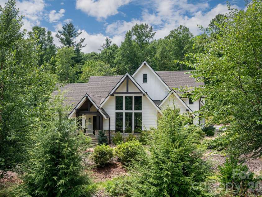 450 Barrington Drive, Asheville, NC 28803.  MLS# CAR4357746, YatesRealty ID 11599. 