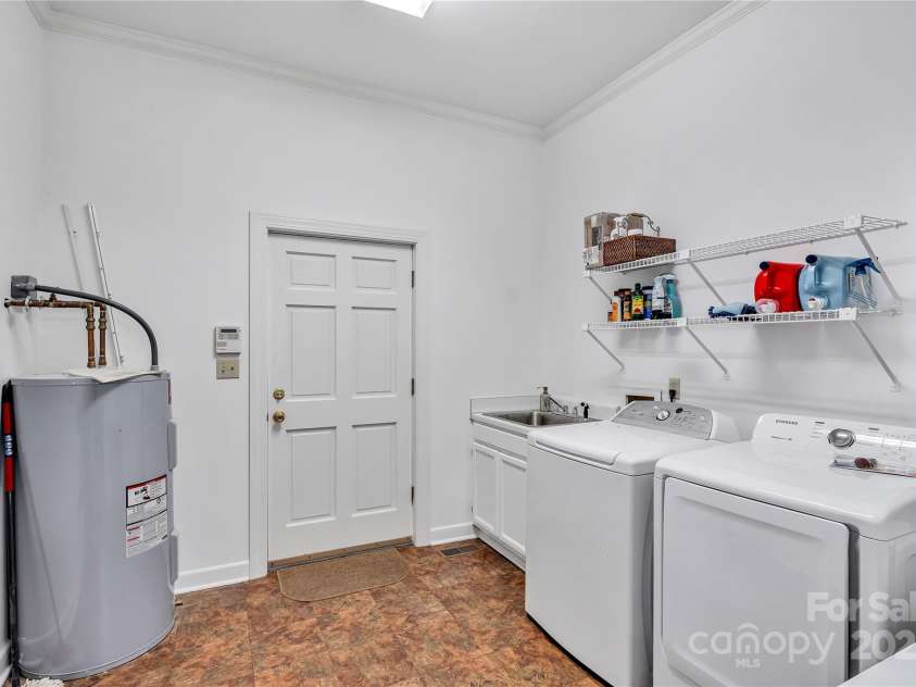 4141 Shattalon Drive, Winston Salem, NC 27106.  MLS# CAR4288994, YatesRealty ID 116. 