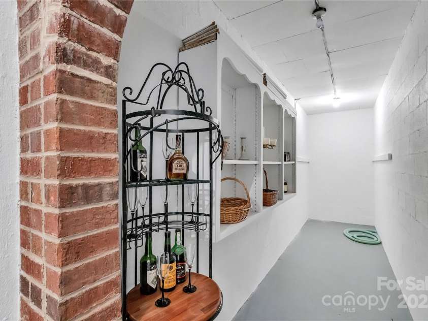 4141 Shattalon Drive, Winston Salem, NC 27106.  MLS# CAR4288994, YatesRealty ID 116. 