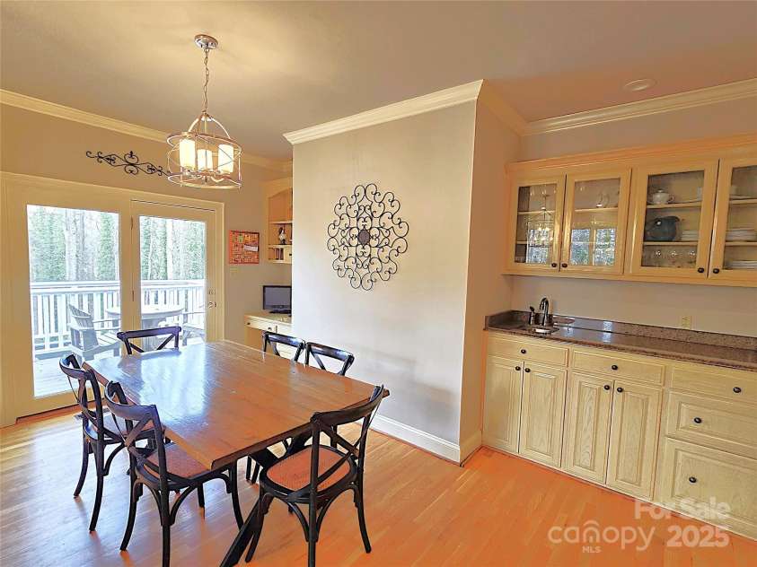 720 9th Avenue, Hickory, NC 28601.  MLS# CAR4224542, YatesRealty ID 1160. 