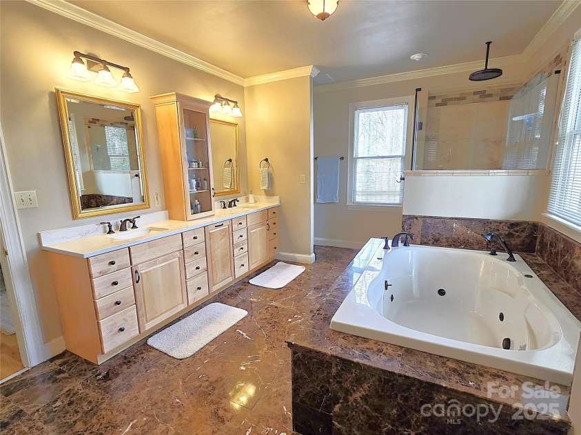 720 9th Avenue, Hickory, NC 28601.  MLS# CAR4224542, YatesRealty ID 1160. 