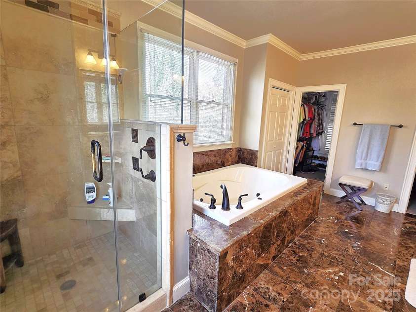 720 9th Avenue, Hickory, NC 28601.  MLS# CAR4224542, YatesRealty ID 1160. 