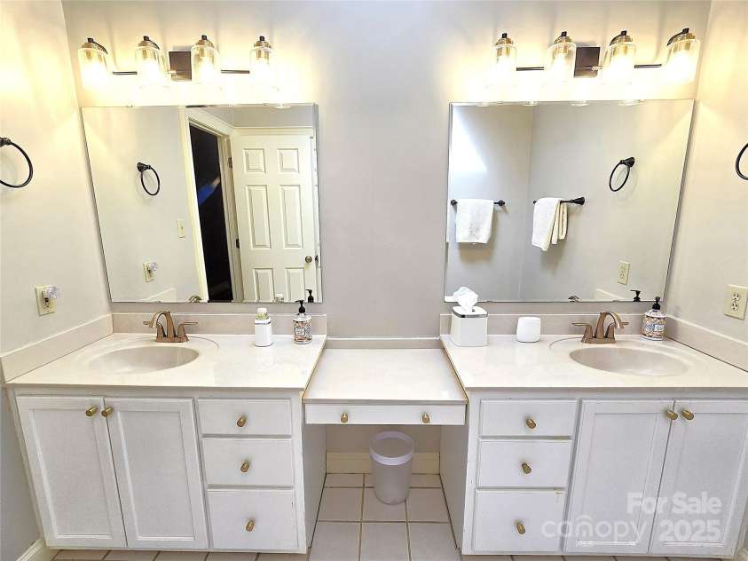 720 9th Avenue, Hickory, NC 28601.  MLS# CAR4224542, YatesRealty ID 1160. 