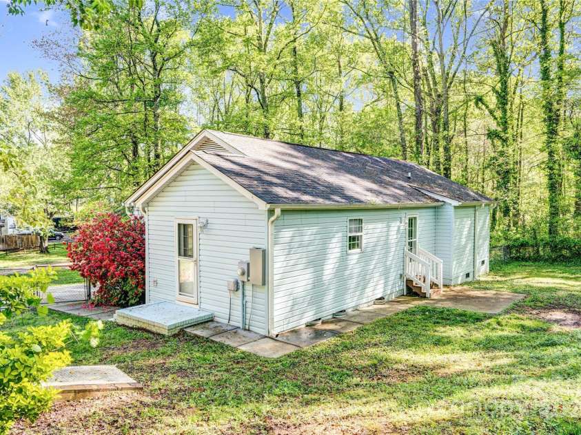 6628 Cool Water Court, Charlotte, NC 28215.  MLS# CAR4237203, YatesRealty ID 11600. 