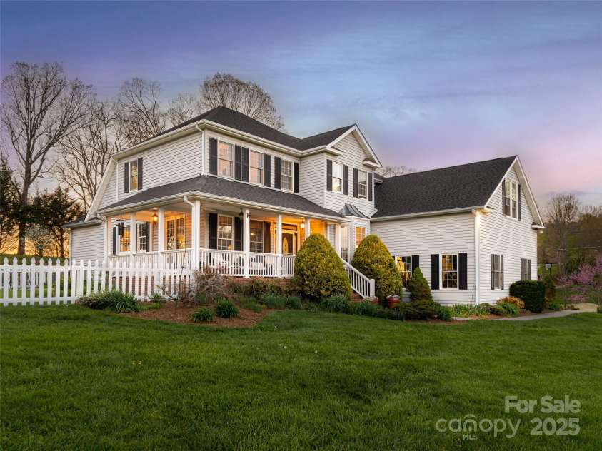 9 Meadow Glen Drive, Weaverville, NC 28787.  MLS# CAR4244294, YatesRealty ID 11601. 