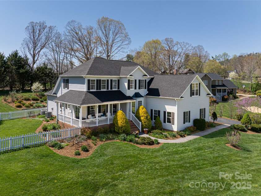 9 Meadow Glen Drive, Weaverville, NC 28787.  MLS# CAR4244294, YatesRealty ID 11601. 