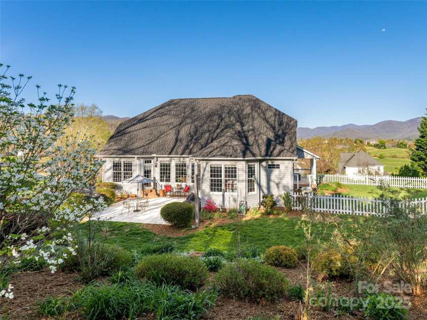 9 Meadow Glen Drive, Weaverville, NC 28787.  MLS# CAR4244294, YatesRealty ID 11601. 