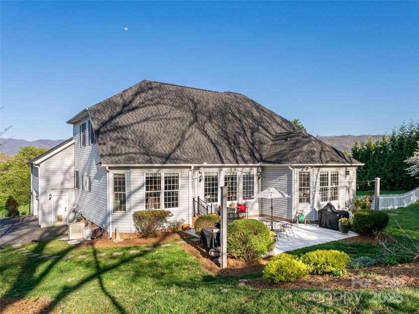 9 Meadow Glen Drive, Weaverville, NC 28787.  MLS# CAR4244294, YatesRealty ID 11601. 