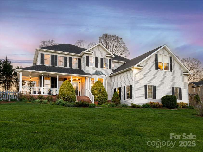 9 Meadow Glen Drive, Weaverville, NC 28787.  MLS# CAR4244294, YatesRealty ID 11601. 