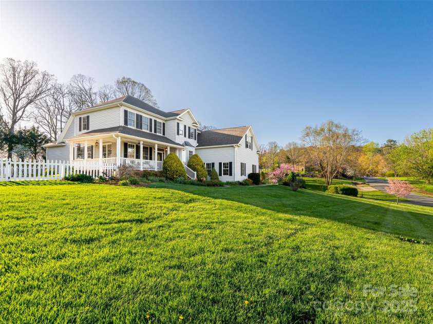 9 Meadow Glen Drive, Weaverville, NC 28787.  MLS# CAR4244294, YatesRealty ID 11601. 