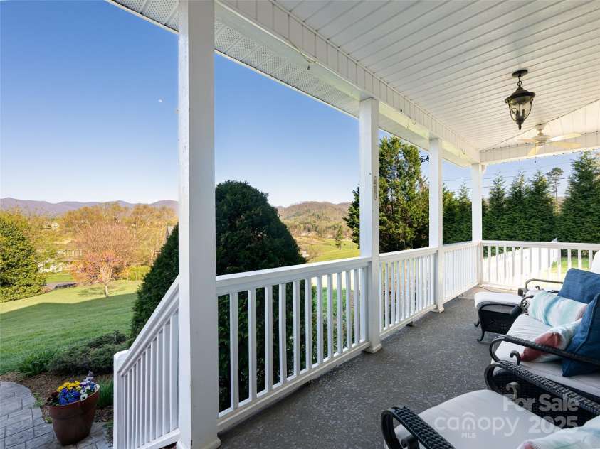 9 Meadow Glen Drive, Weaverville, NC 28787.  MLS# CAR4244294, YatesRealty ID 11601. 