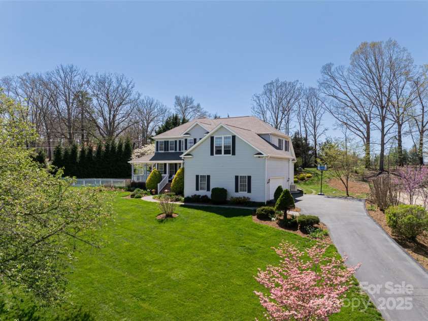 9 Meadow Glen Drive, Weaverville, NC 28787.  MLS# CAR4244294, YatesRealty ID 11601. 