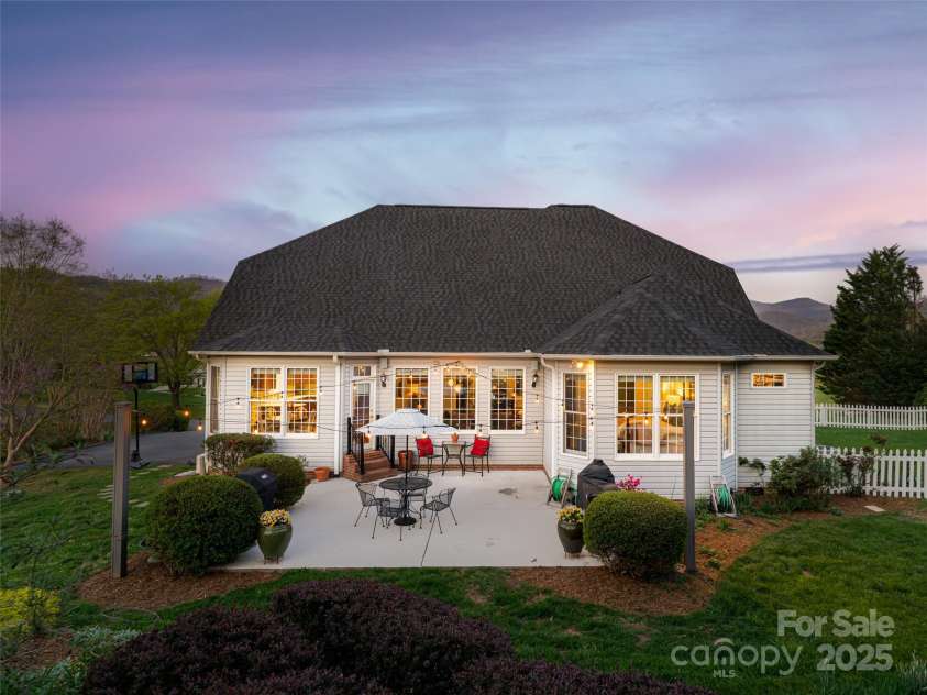 9 Meadow Glen Drive, Weaverville, NC 28787.  MLS# CAR4244294, YatesRealty ID 11601. 