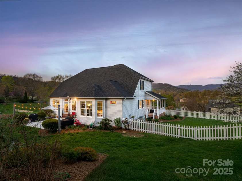 9 Meadow Glen Drive, Weaverville, NC 28787.  MLS# CAR4244294, YatesRealty ID 11601. 