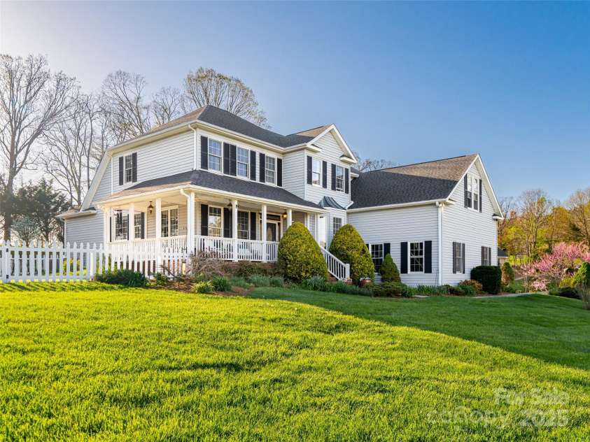 9 Meadow Glen Drive, Weaverville, NC 28787.  MLS# CAR4244294, YatesRealty ID 11601. 