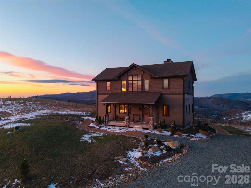 352 Great Sky Drive, Banner Elk, NC 28604.  MLS# CAR4357717, YatesRealty ID 11602. 