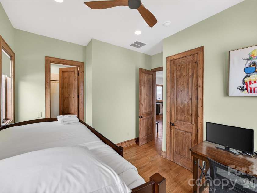 352 Great Sky Drive, Banner Elk, NC 28604.  MLS# CAR4357717, YatesRealty ID 11602. 