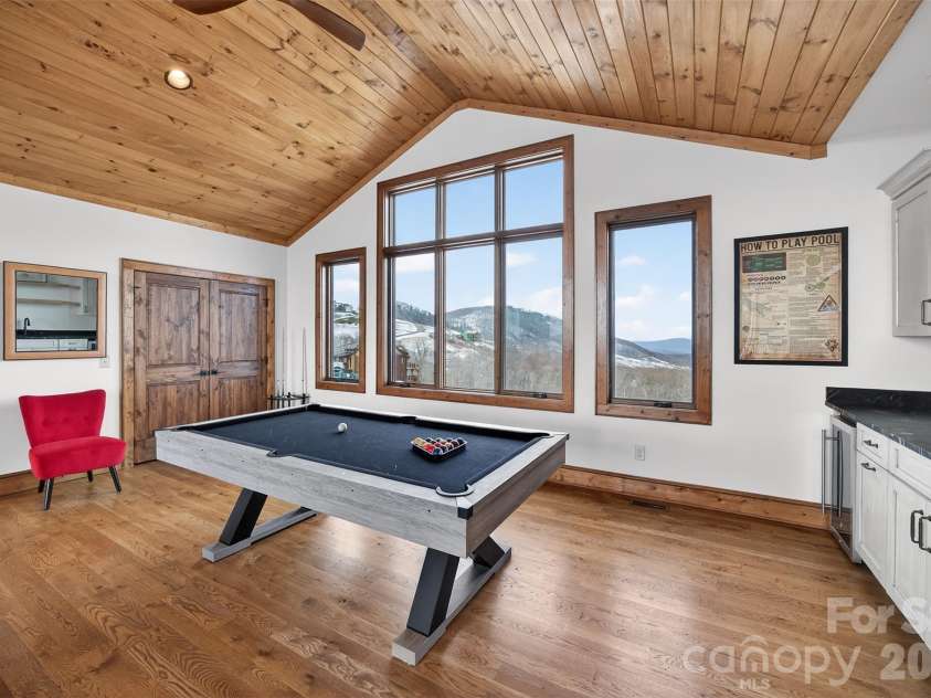 352 Great Sky Drive, Banner Elk, NC 28604.  MLS# CAR4357717, YatesRealty ID 11602. 
