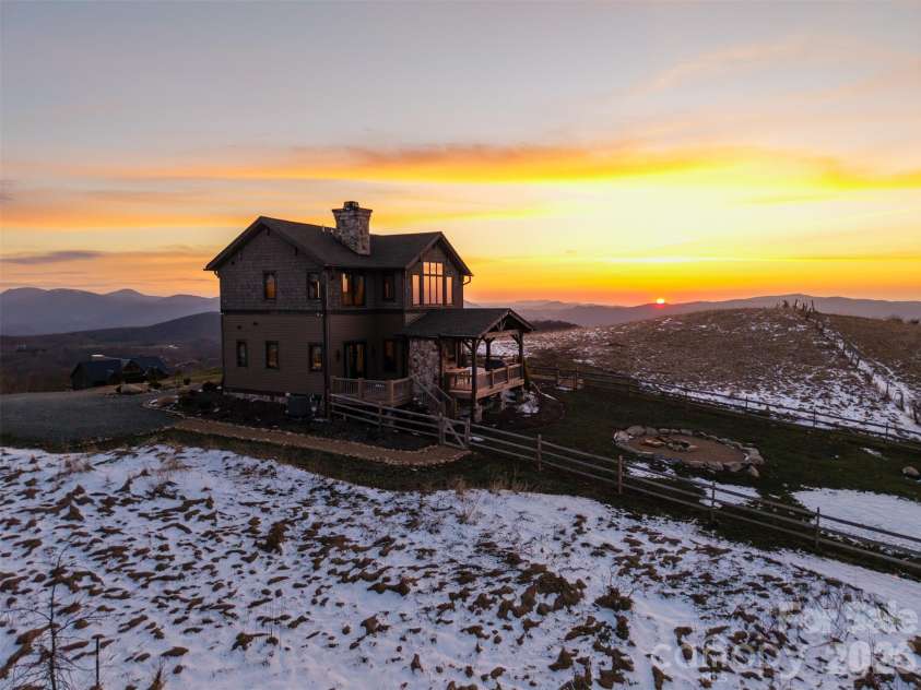 352 Great Sky Drive, Banner Elk, NC 28604.  MLS# CAR4357717, YatesRealty ID 11602. 